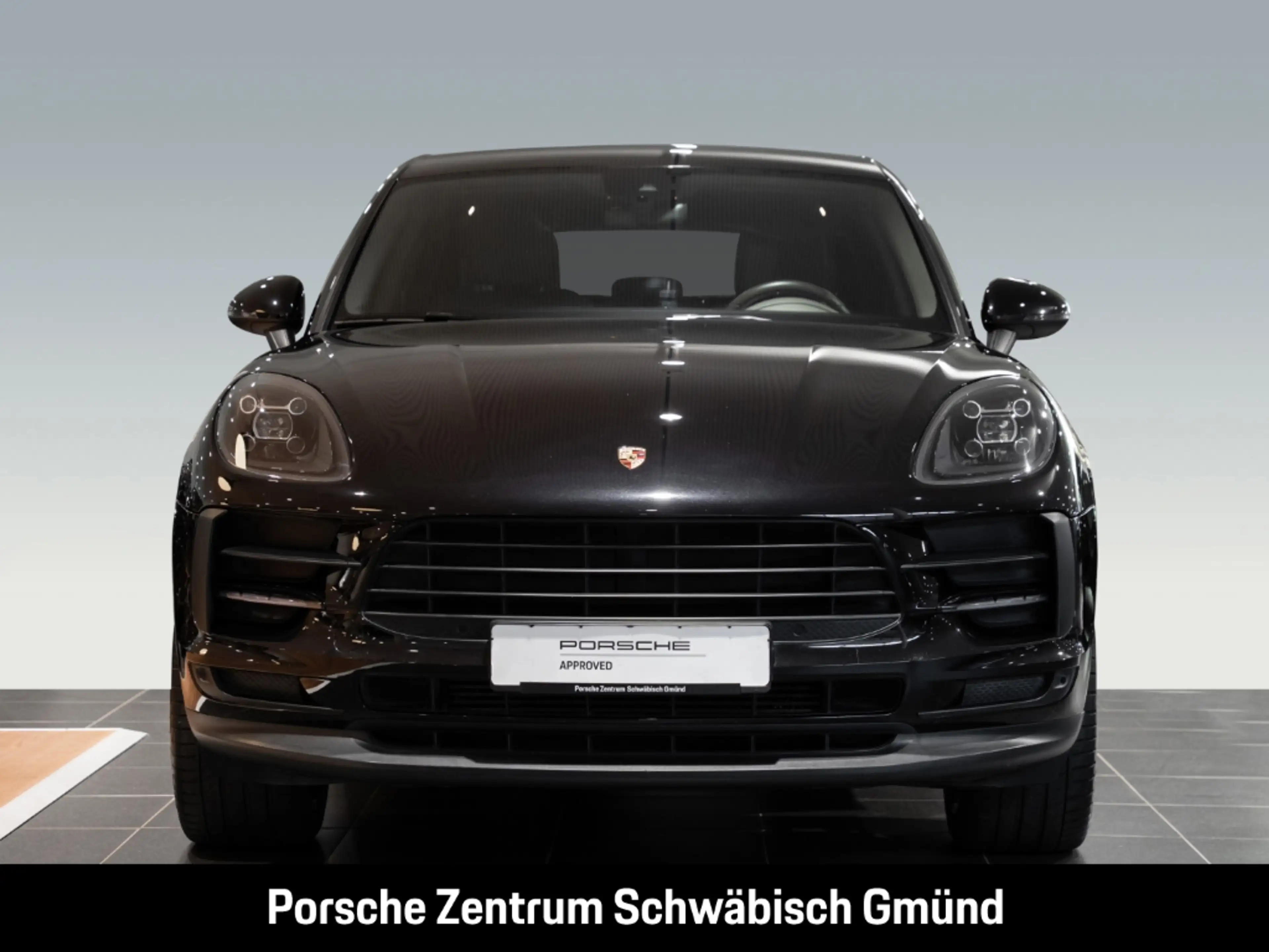 Porsche Macan — photo 8
