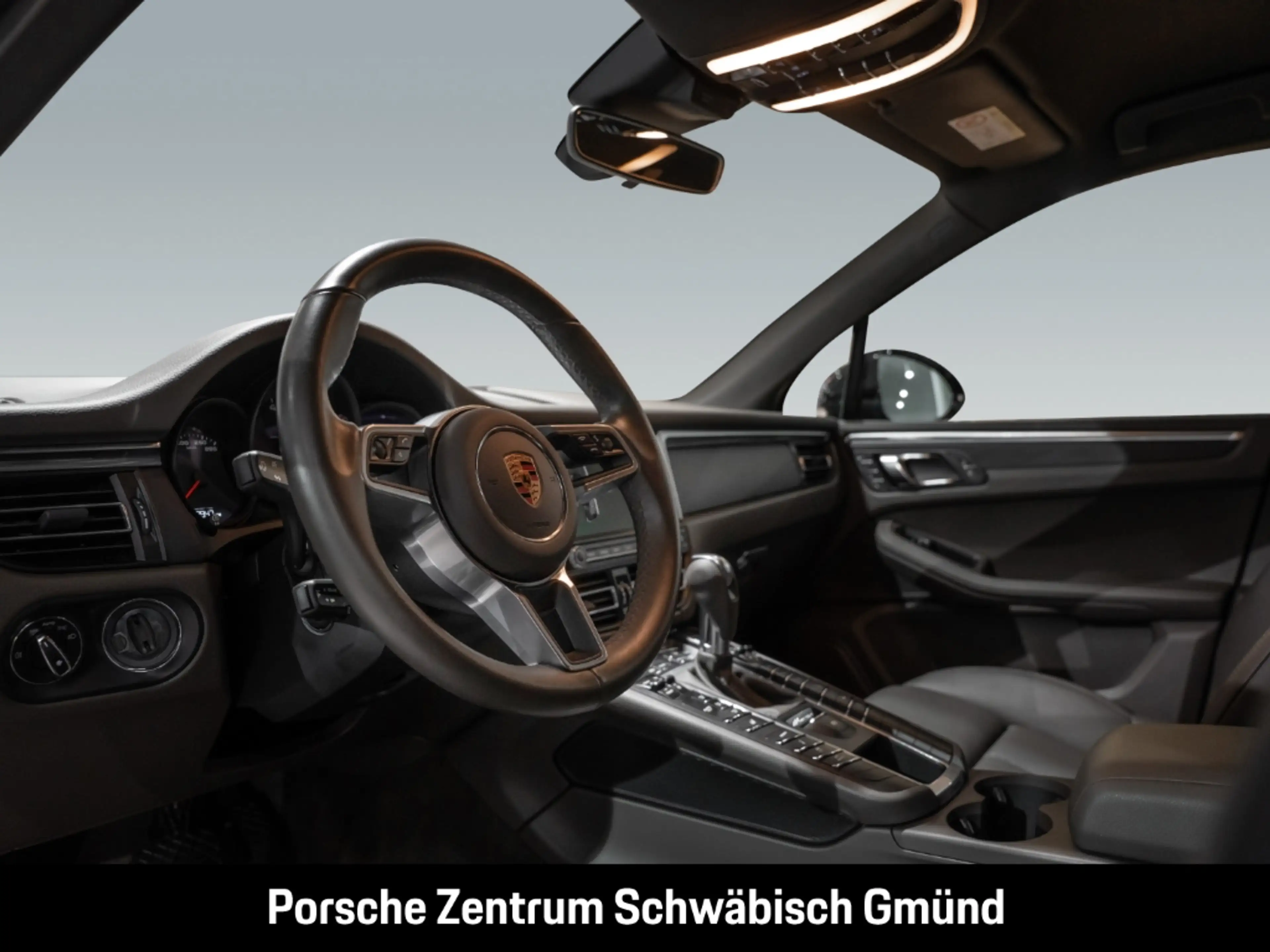 Porsche Macan — photo 5