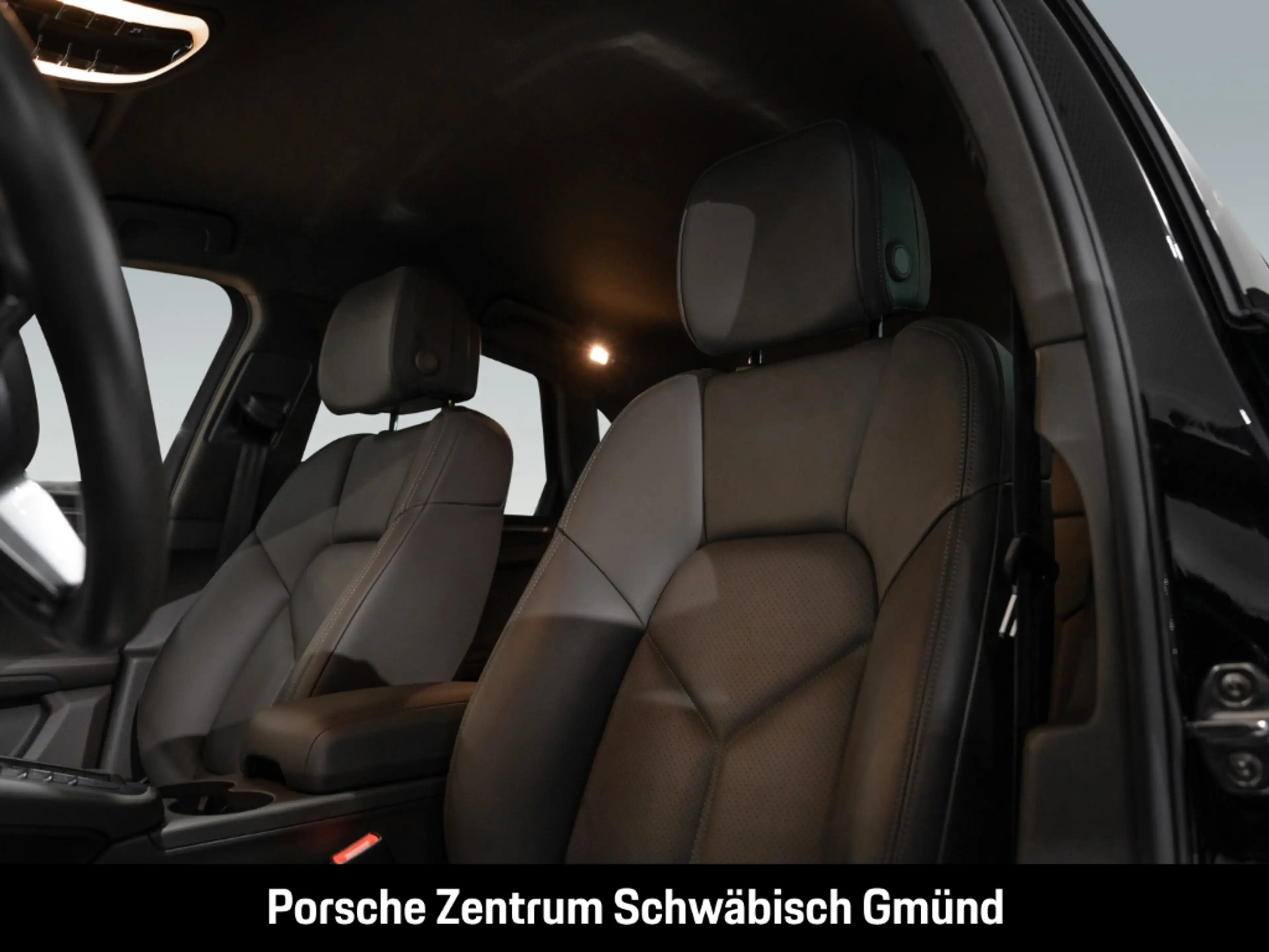Porsche Macan — photo 6
