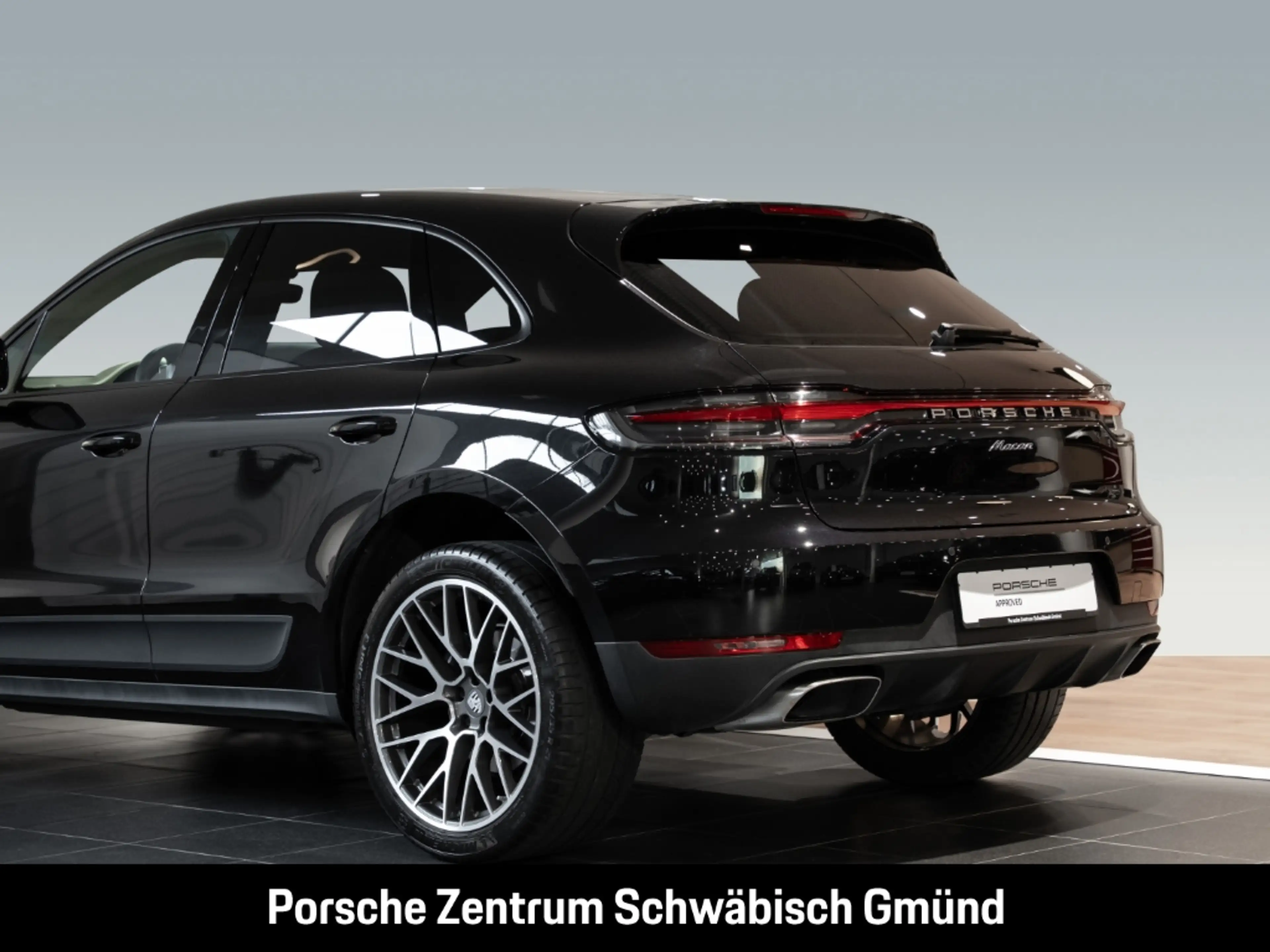 Porsche Macan — photo 12
