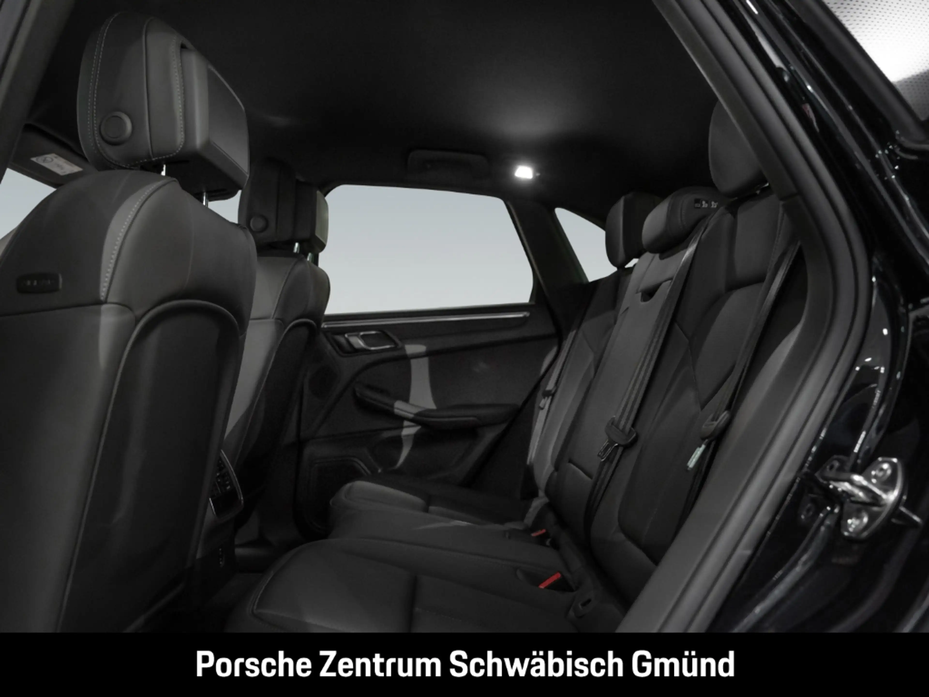 Porsche Macan — photo 7