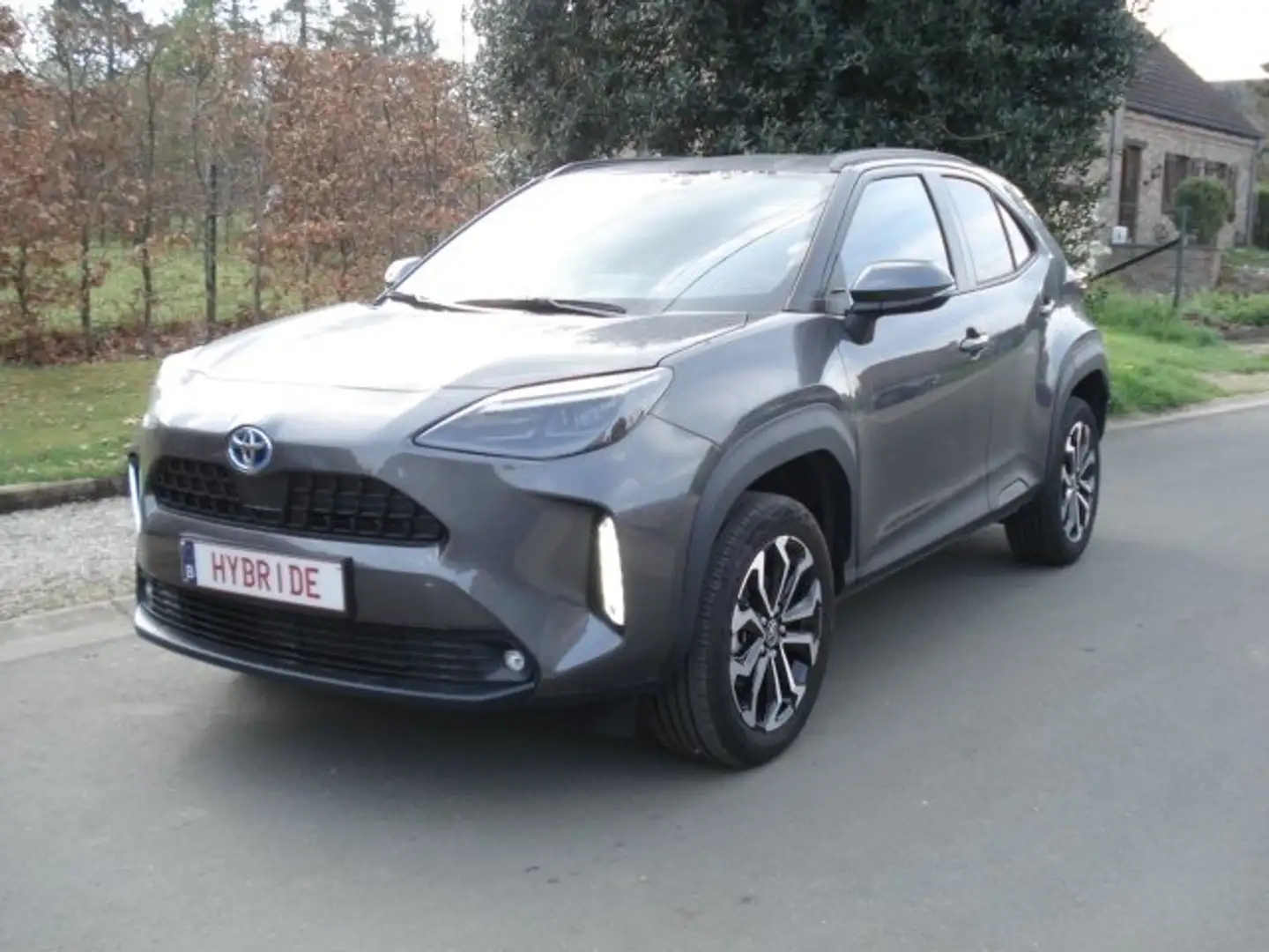 Toyota Yaris Cross 1.5i VVT-i Hybrid Dynamic Plus E-CVT Grey - 1