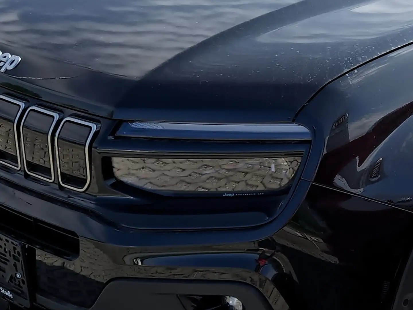 Jeep Avenger 1.2 e-Hybrid Summit e-DCT6 Schwarz - 2
