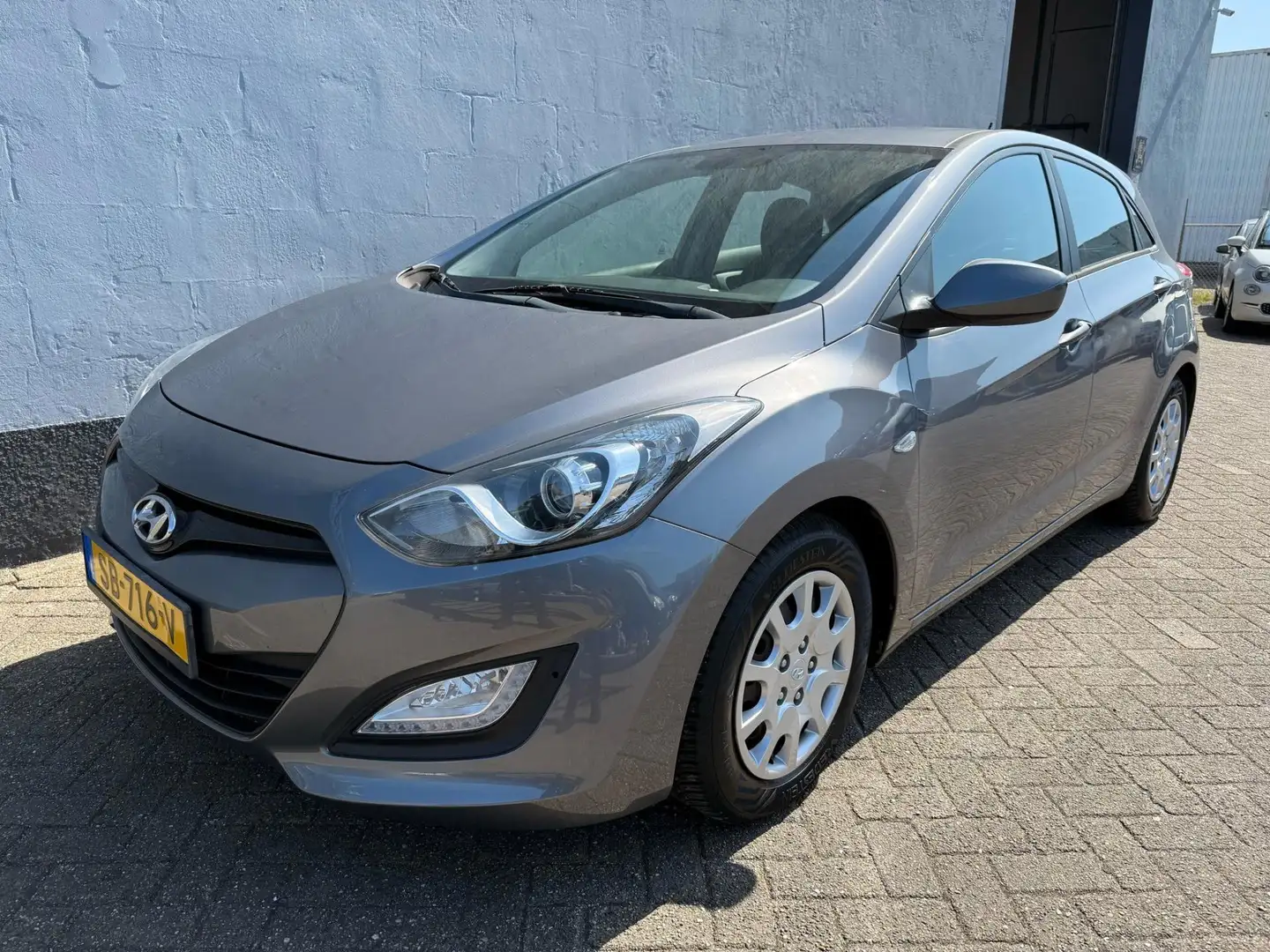 Hyundai i30 1.4 i-Drive Grijs - 1