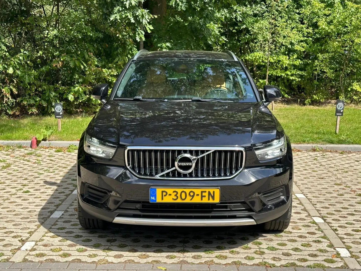 Volvo XC40 1.5 T4 Recharge Inscription Zwart - 2
