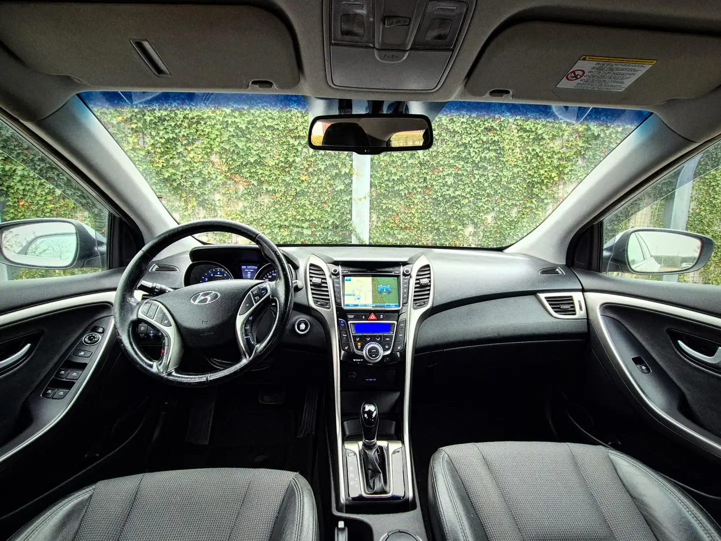 Hyundai i30 1.6 GDI i-Vision Grau - 2