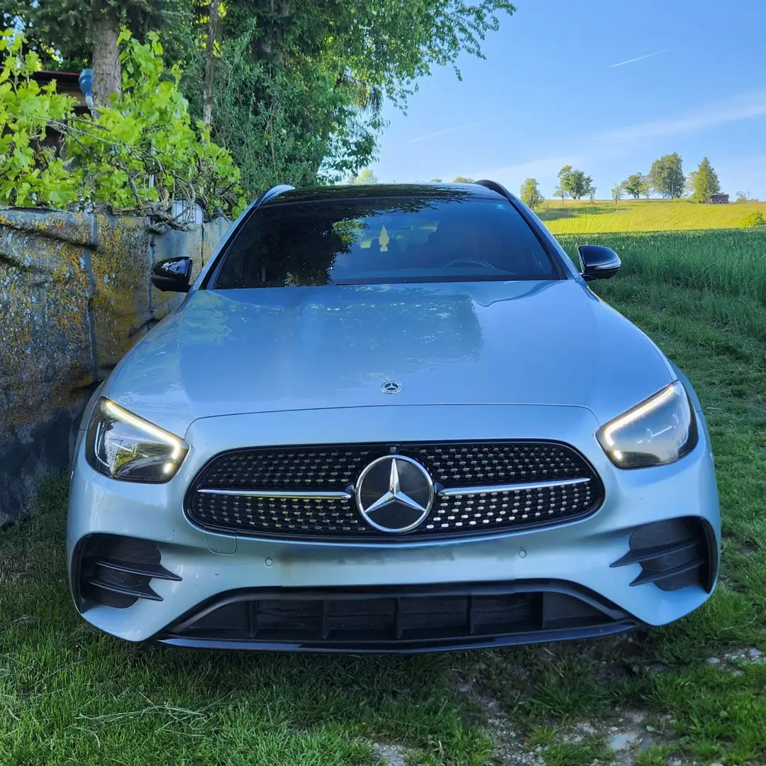 Mercedes-Benz E 300 de 4Matic AMG Line. Pano.Memory.Stdhz.Leder.... Silber - 2