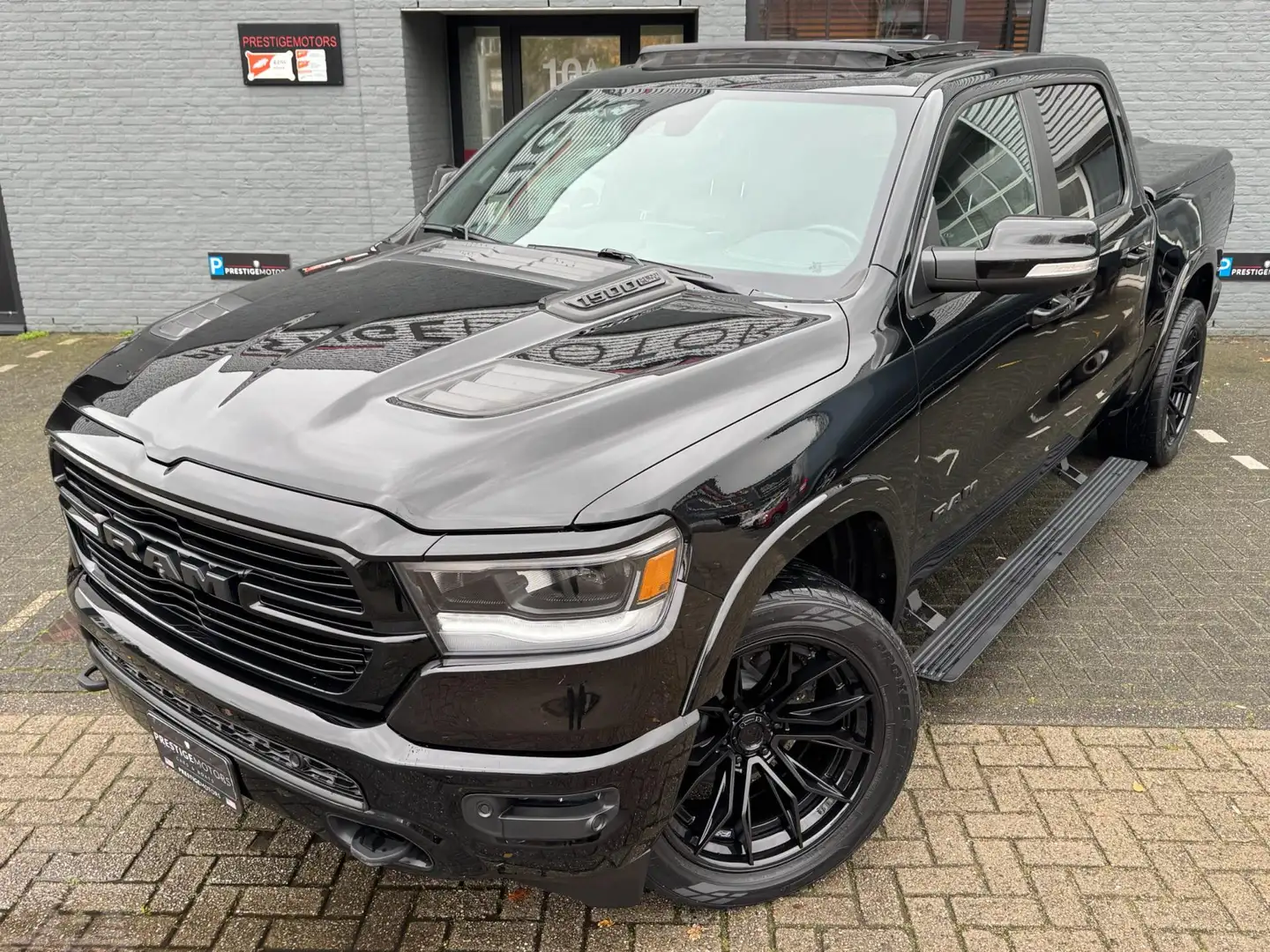 Dodge RAM 1500 Laramie Night 5.7L 401pk LPG 4X4 Luchtvering Schwarz - 2