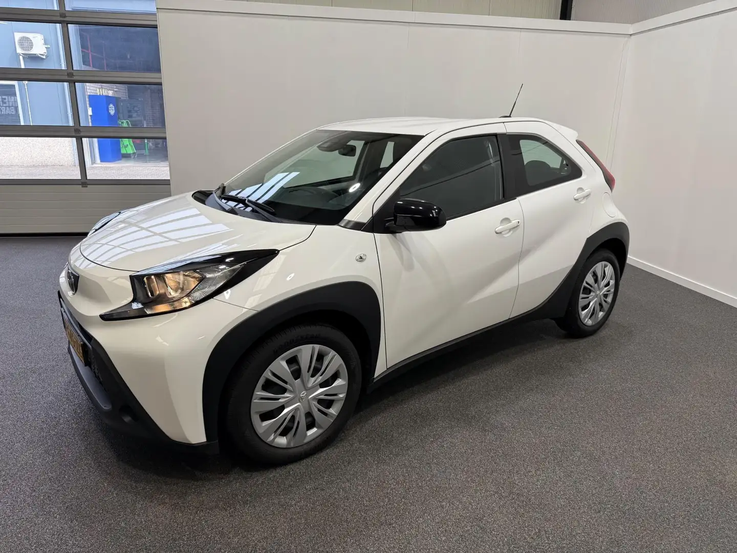 Toyota Aygo X 1.0 VVT-i MT Play Wit - 2