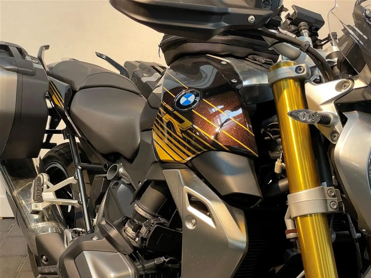 BMW R 1250 R Alle 3 Pakete Brun - 2