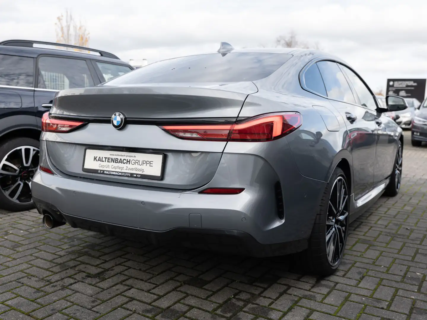 BMW 218 i Gran Coupe M-Sport LED ALUFELGEN 19 ZOLL Grau - 2