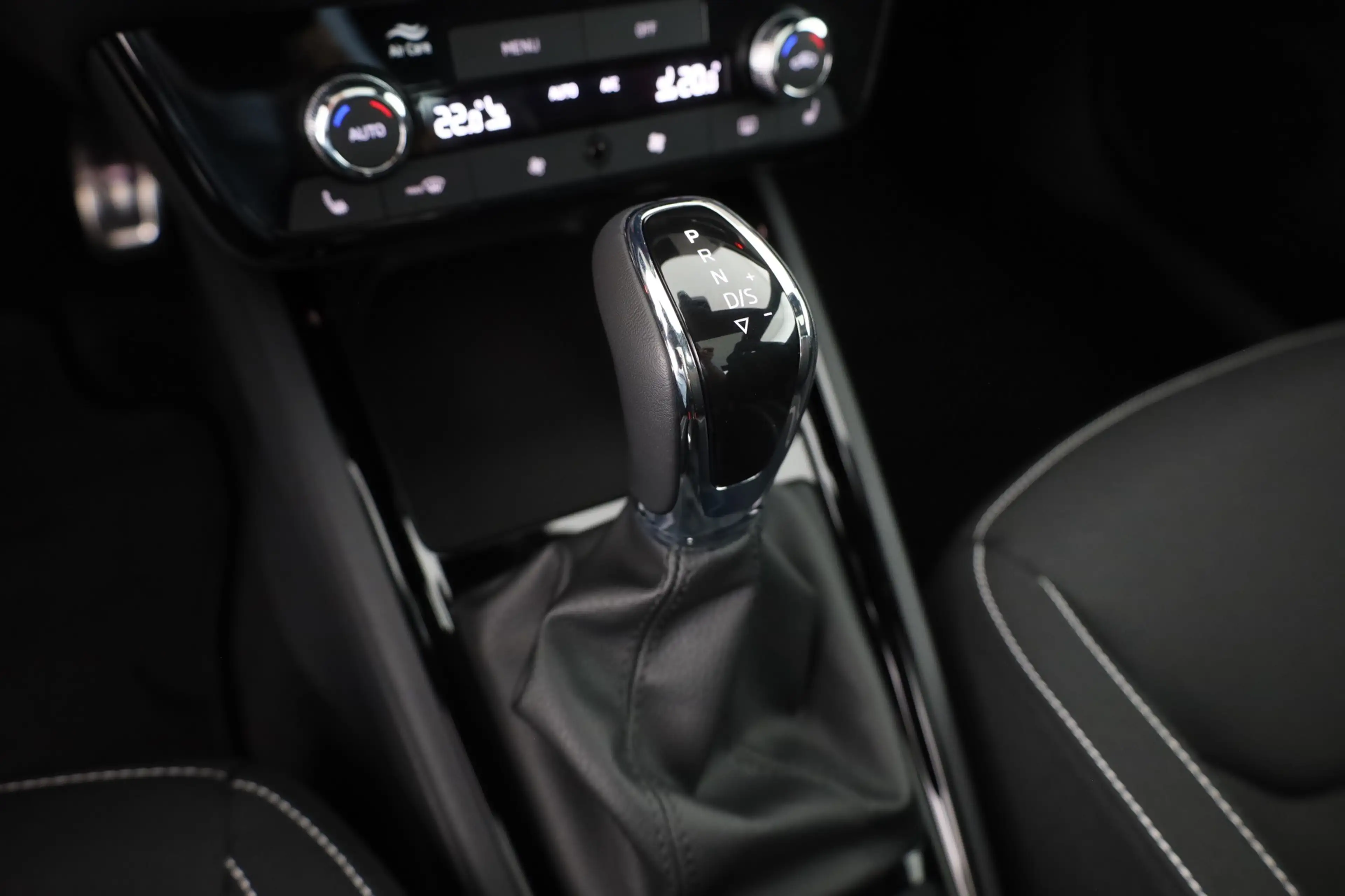 Skoda Kamiq Monte Carlo 1.5 TSI DSG LED Kamera AHK — photo 14