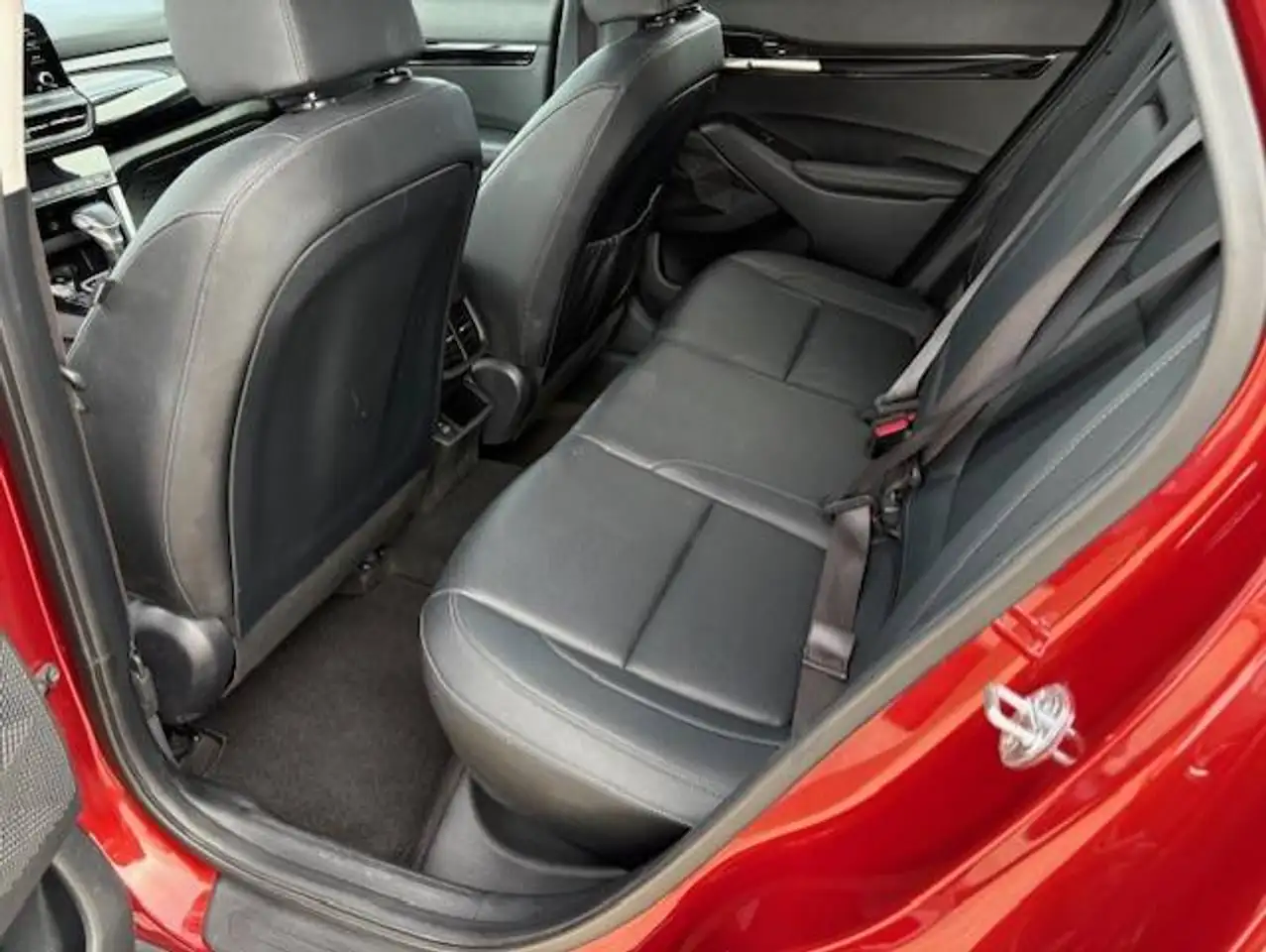 Kia Seltos снимка Kia Seltos