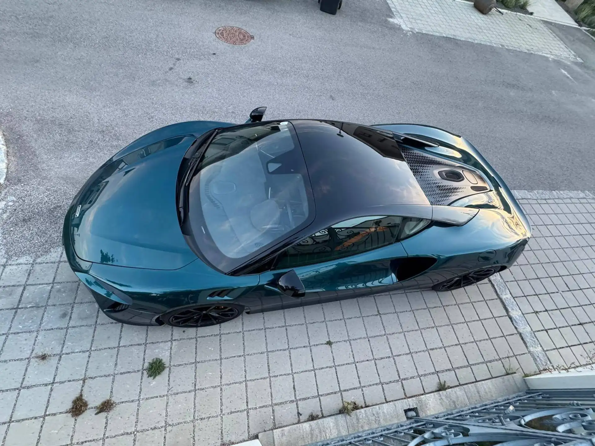맥라렌 아투라 2023 실버 사진 2