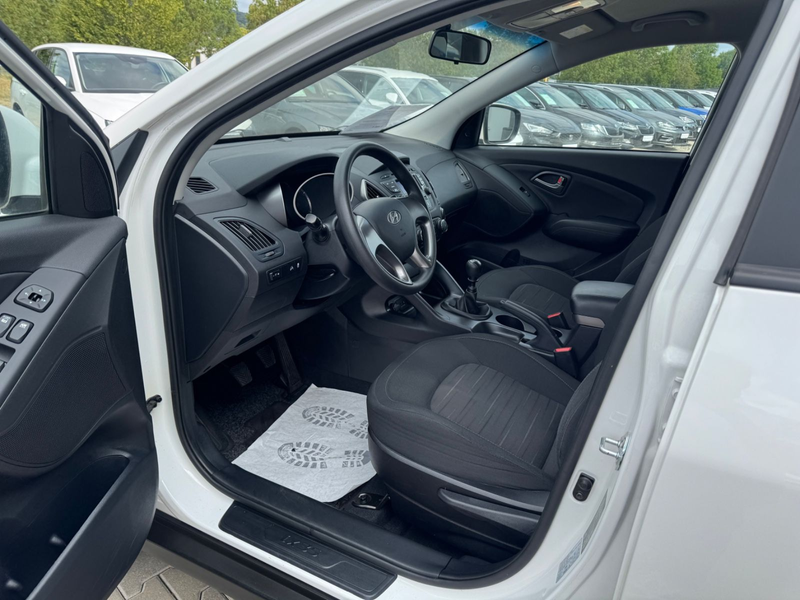 Hyundai iX35 FIFA World Cup Edition 2WD — photo 9