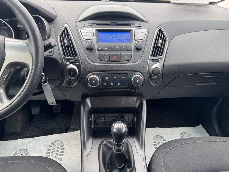Hyundai iX35 FIFA World Cup Edition 2WD — photo 12