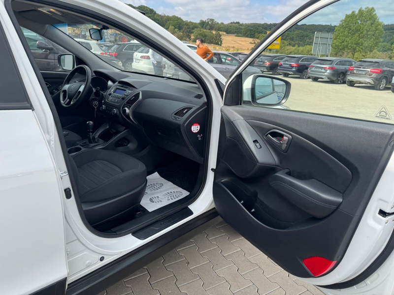 Hyundai iX35 FIFA World Cup Edition 2WD — photo 13