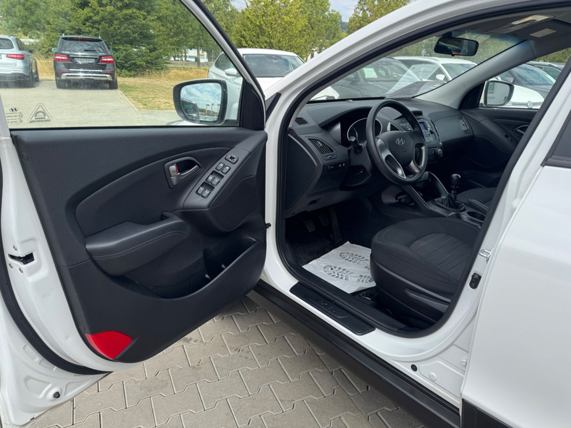 Hyundai iX35 FIFA World Cup Edition 2WD — photo 8