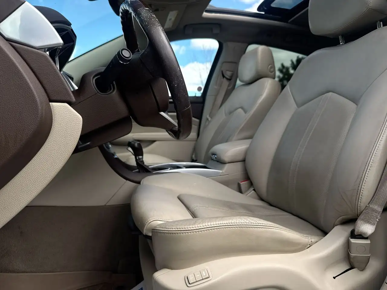 Cadillac SRX снимка Cadillac SRX