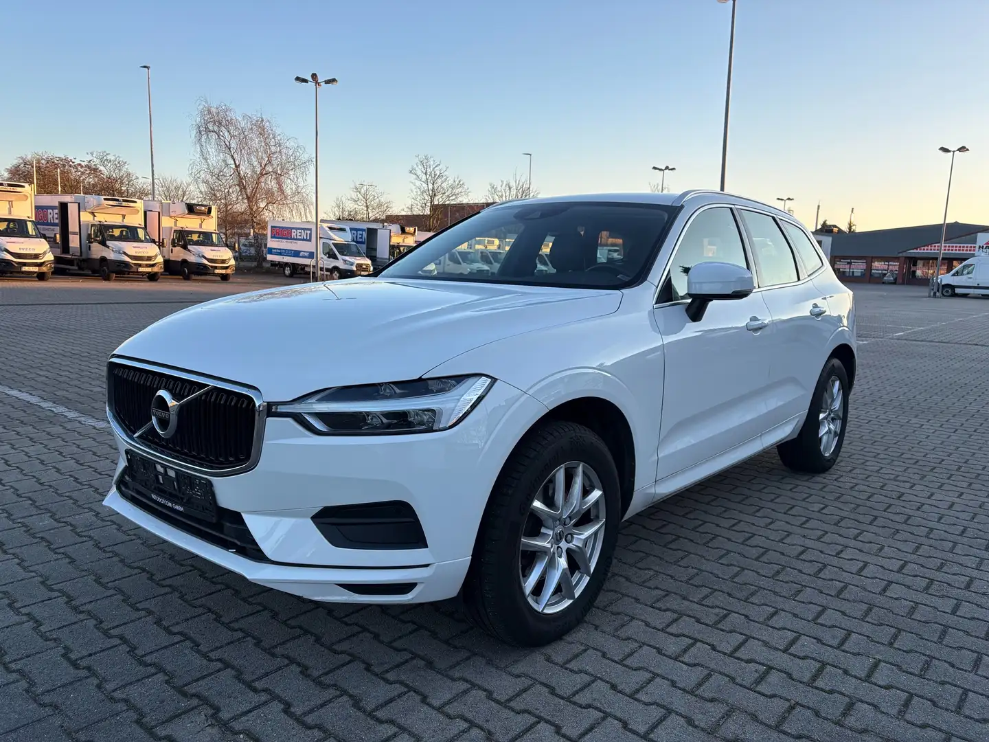 Volvo XC60 XC60 D3 Momentum Pro Weiß - 2