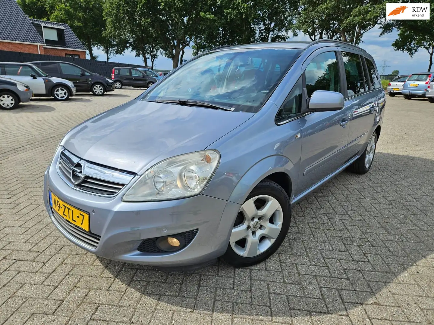 Opel Zafira 1.6 Cosmo 7 Persoons 2011. Climate/Cruise/Trekhaak Grau - 1
