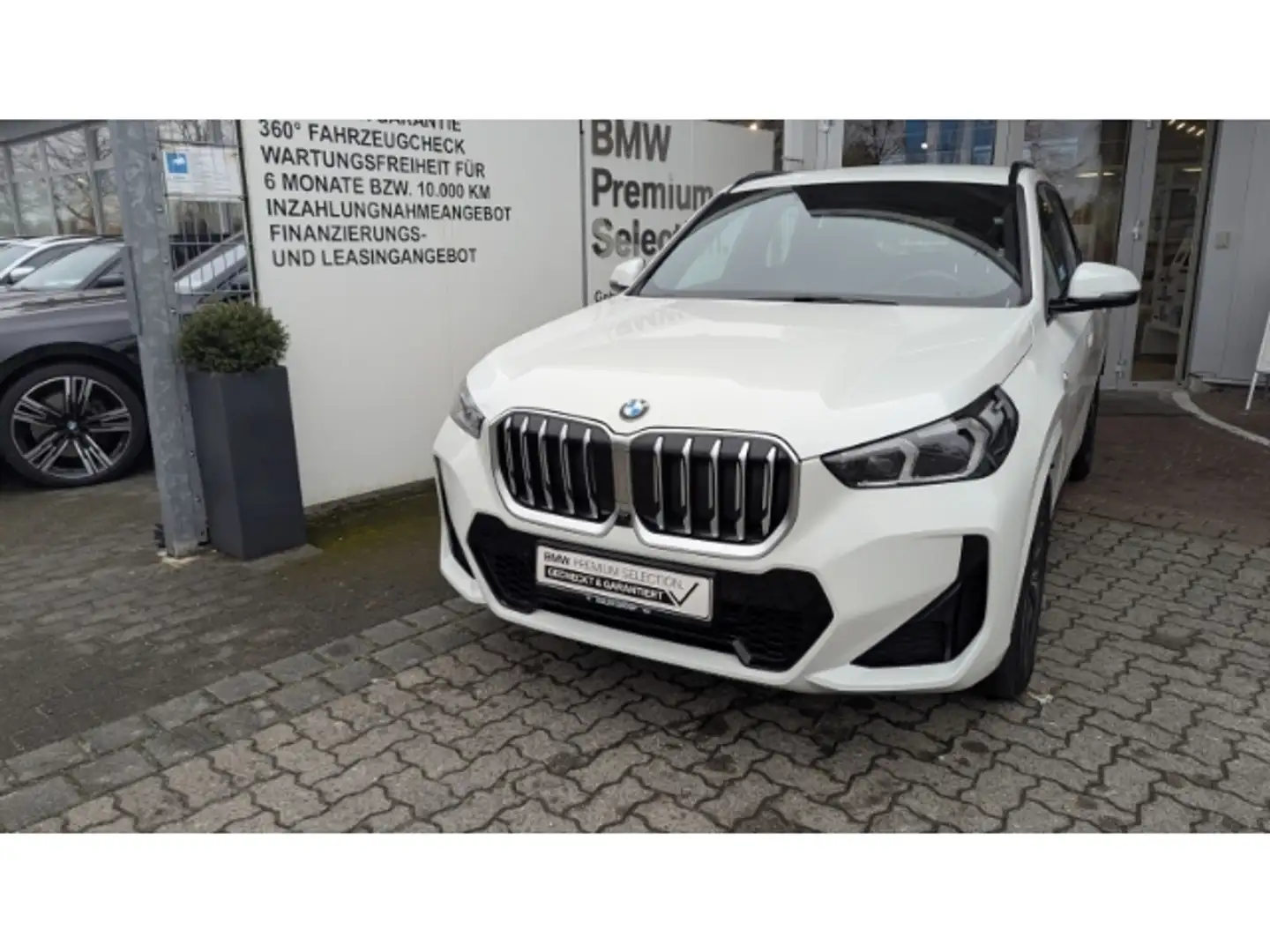 BMW X1 xDrive23i M Sport HUD H/K LCProf ParkAss+ DAProf a Weiß - 2