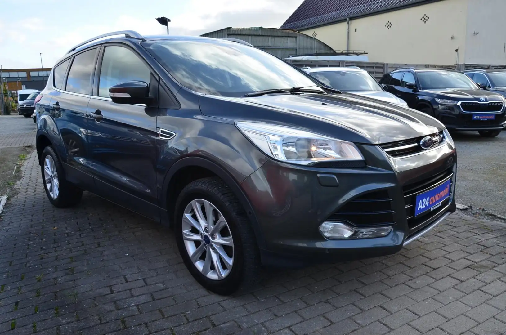 Ford Kuga 1.5 EcoBoost 4x2 Titanium Navi AHK Sitzheizung Grau - 1