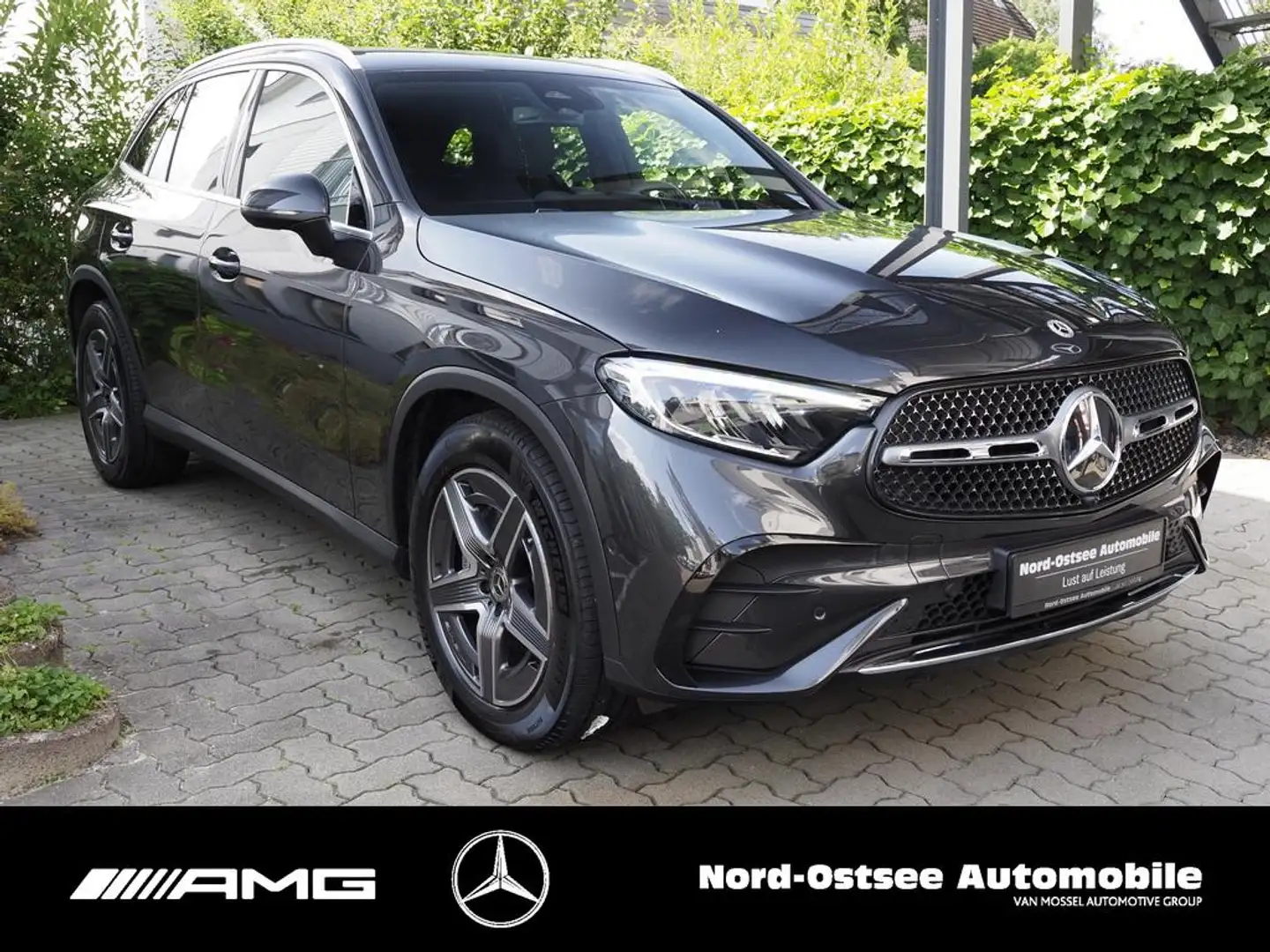 Mercedes-Benz GLC 300 d 4M AMG KAMERA DISTRONIC KEYLESS LED Grau - 2