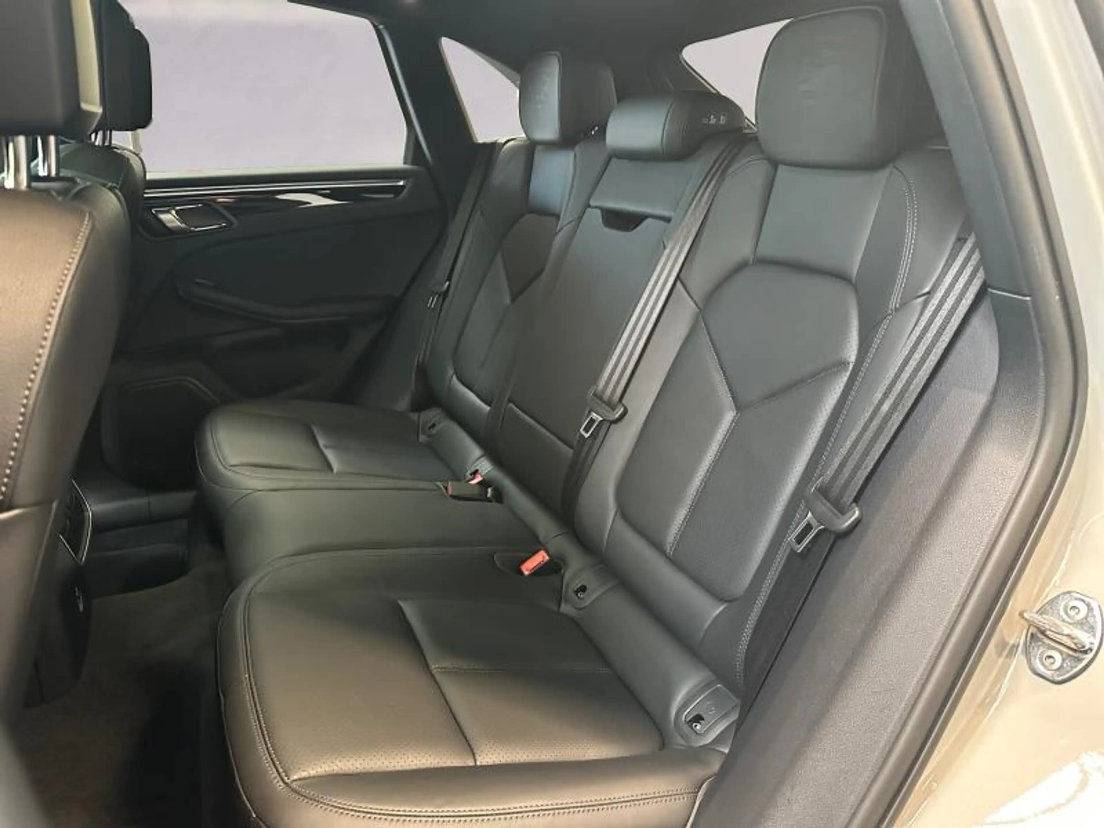 Porsche Macan Macan S — photo 11