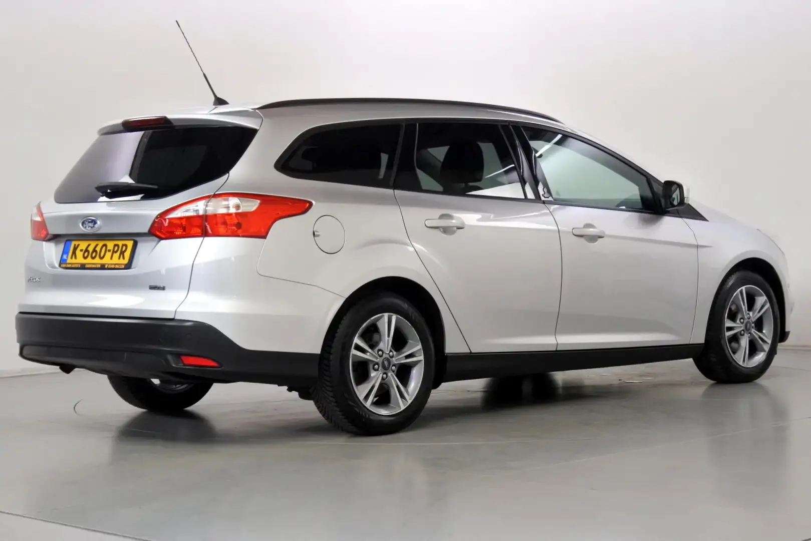 Ford Focus Wagon 1.0 EcoBoost Champion League Gris - 2