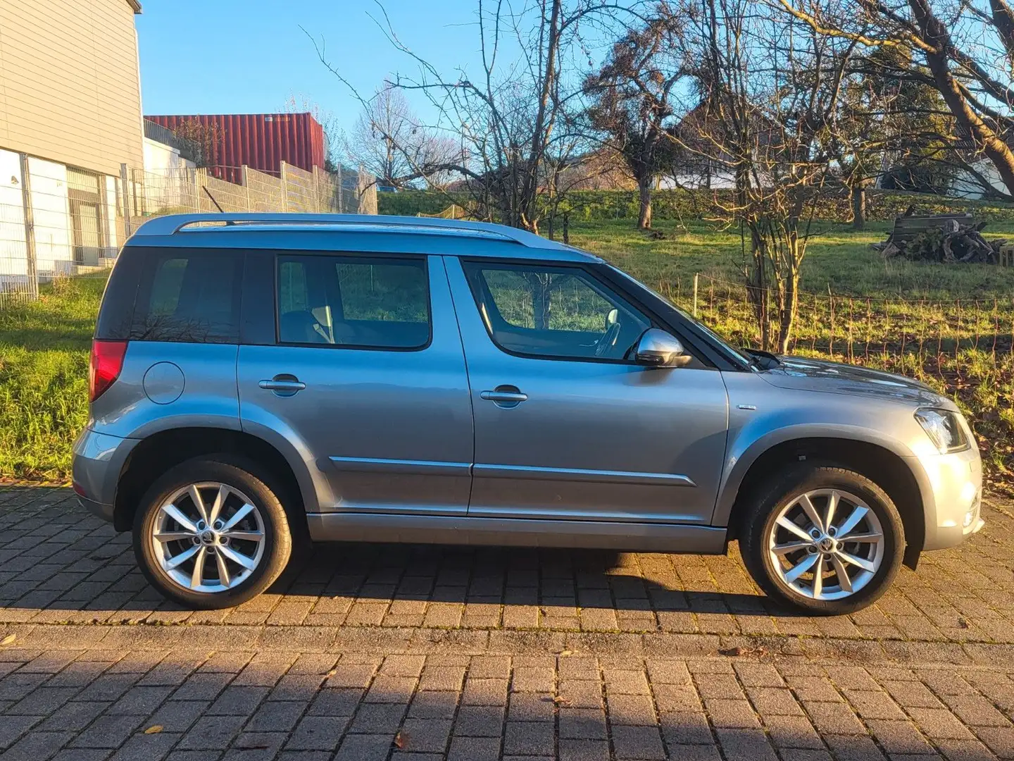 Skoda Yeti 1.2 TSI Joy *orig. 75.000km*Rentner* Grau - 2