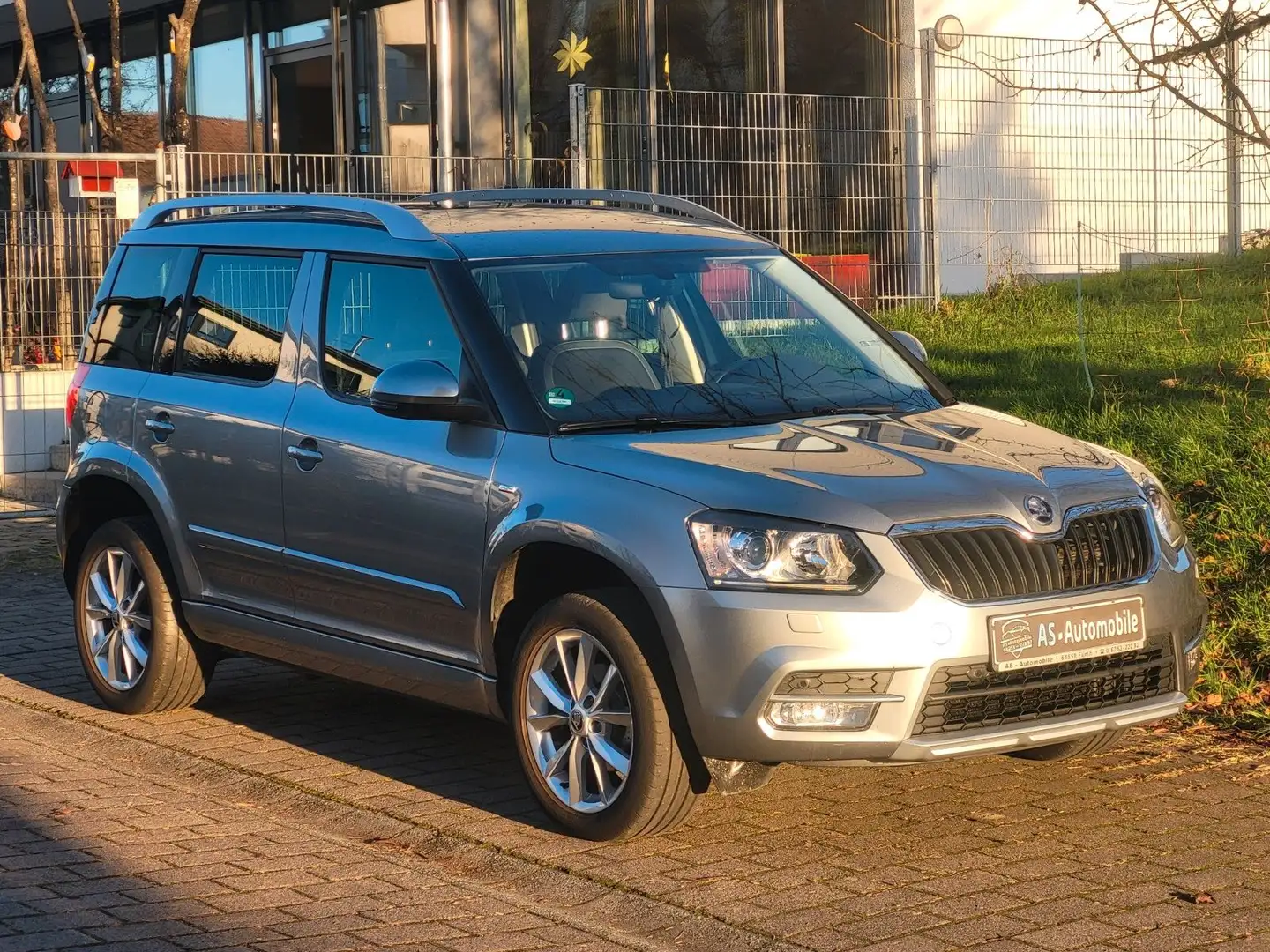 Skoda Yeti 1.2 TSI Joy *orig. 75.000km*Rentner* Grau - 1