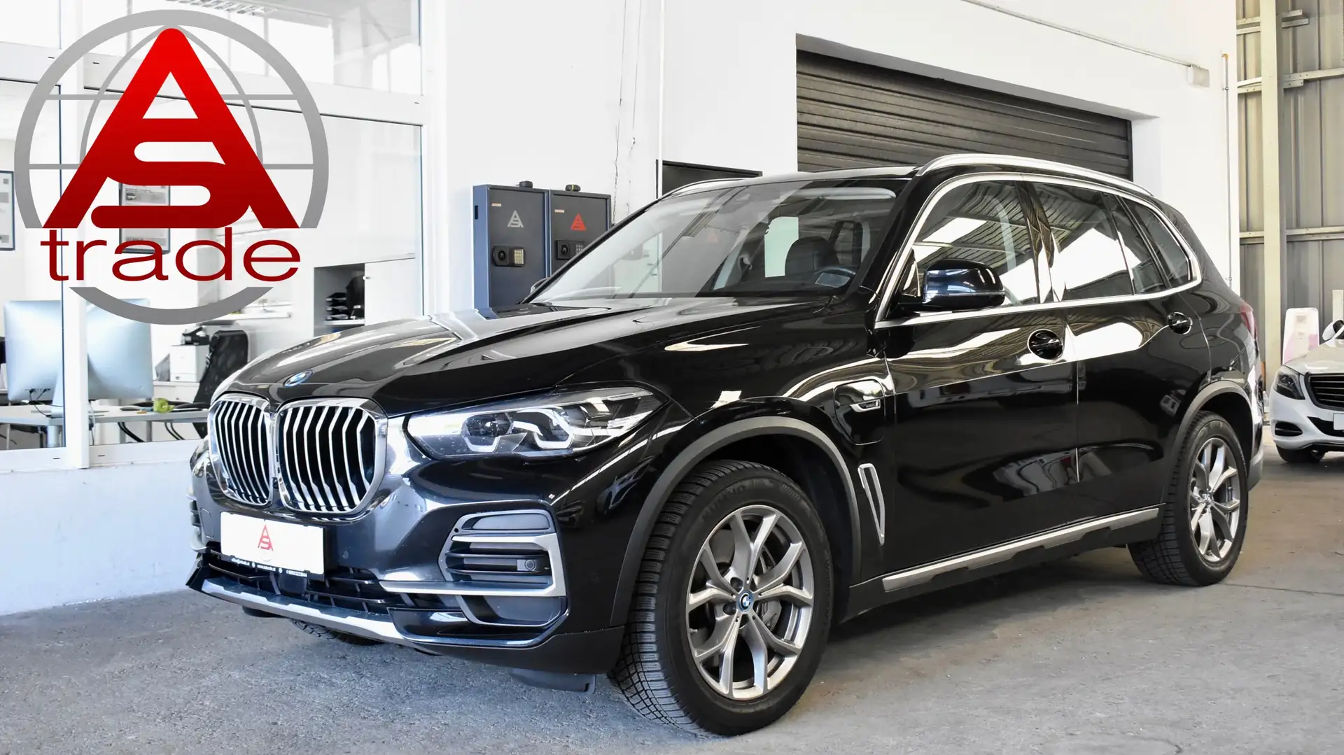 BMW X5 xDrive 45 e xLine*WERKSGARANTIE Zwart - 1