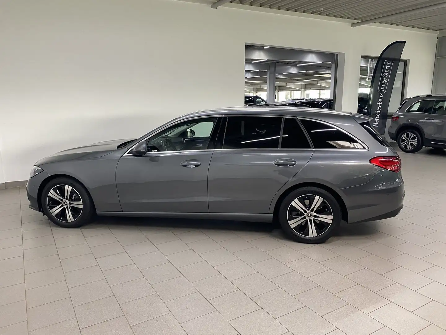 Mercedes-Benz C 180 T AVANTGARDE+PANO+LED+NAVI+KAM+AMBI+SPUR Grau - 2