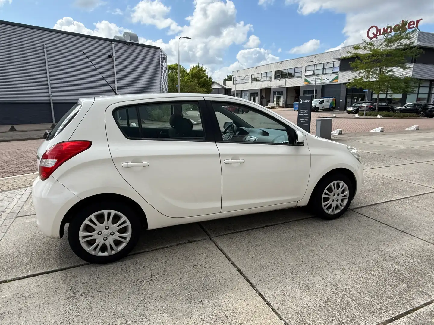 Hyundai i20 1.2i Plus Clima ApK 5 DR Wit - 2
