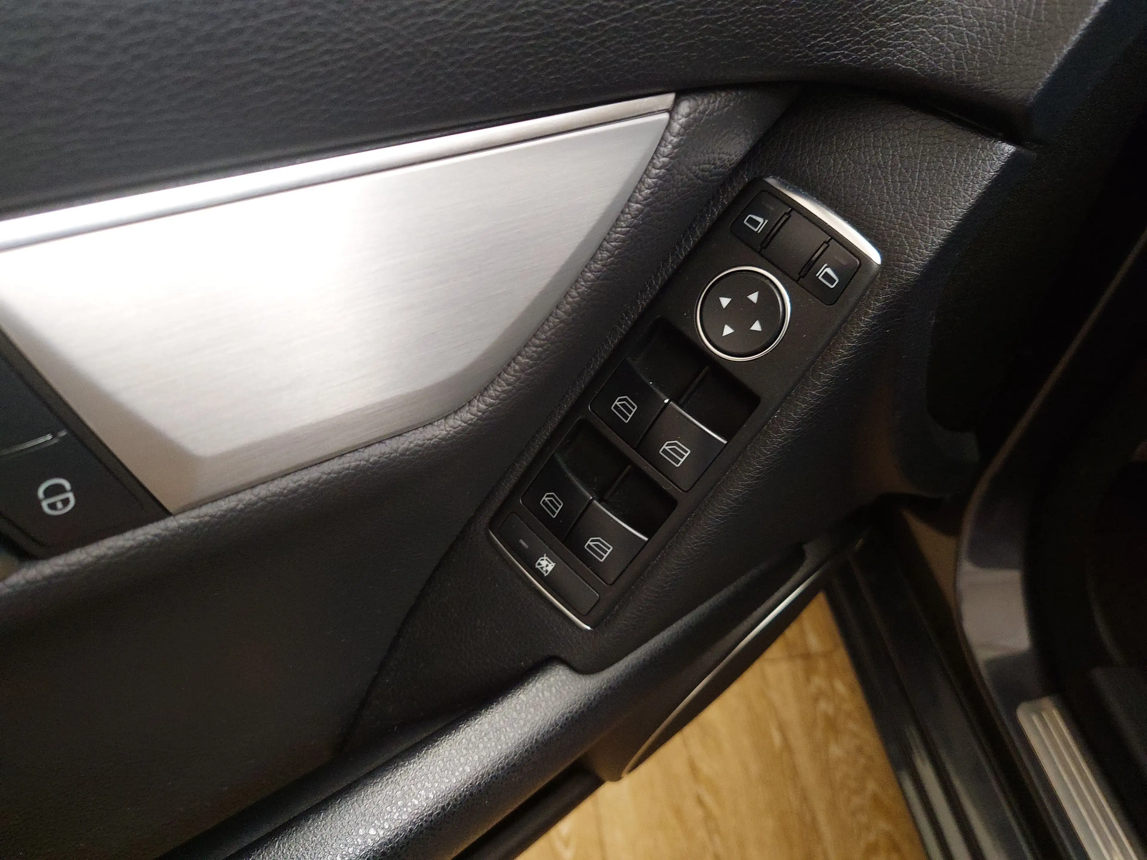 Mercedes-Benz C 350 C 350 T CDI Avantgarde Navi Xenon HU 04/27 — photo 5