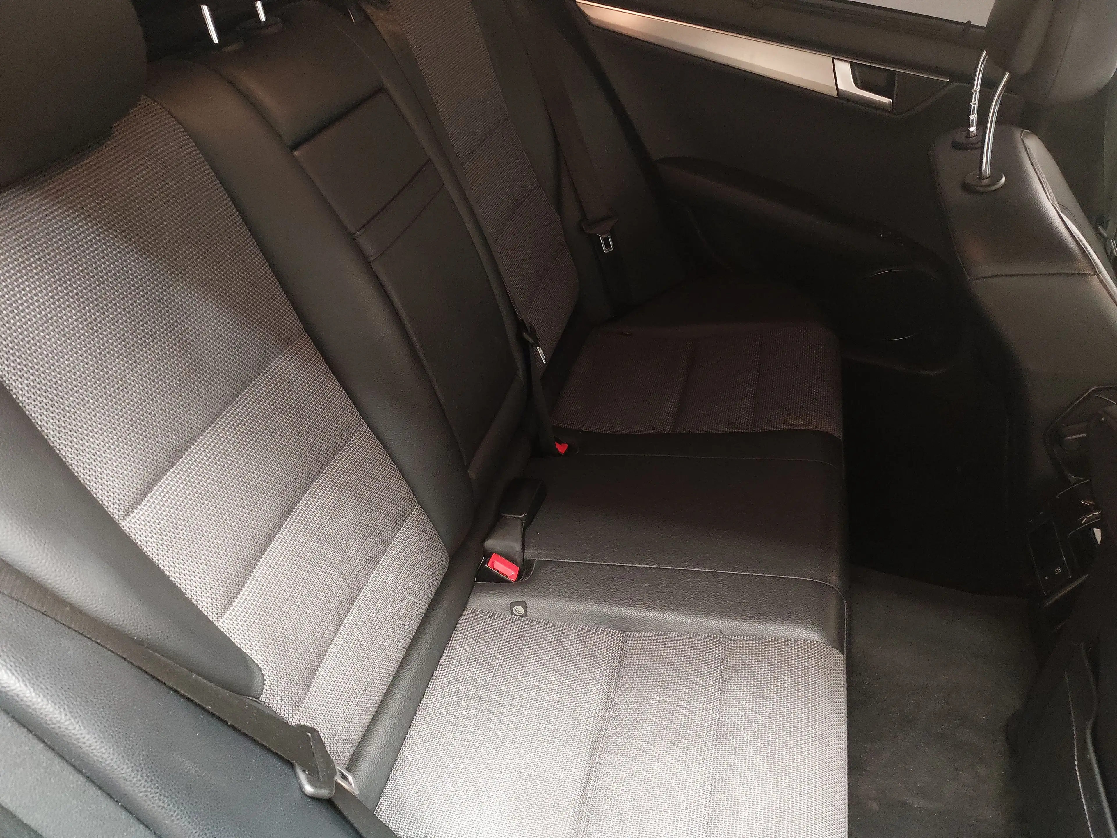 Mercedes-Benz C 350 C 350 T CDI Avantgarde Navi Xenon HU 04/27 — photo 12