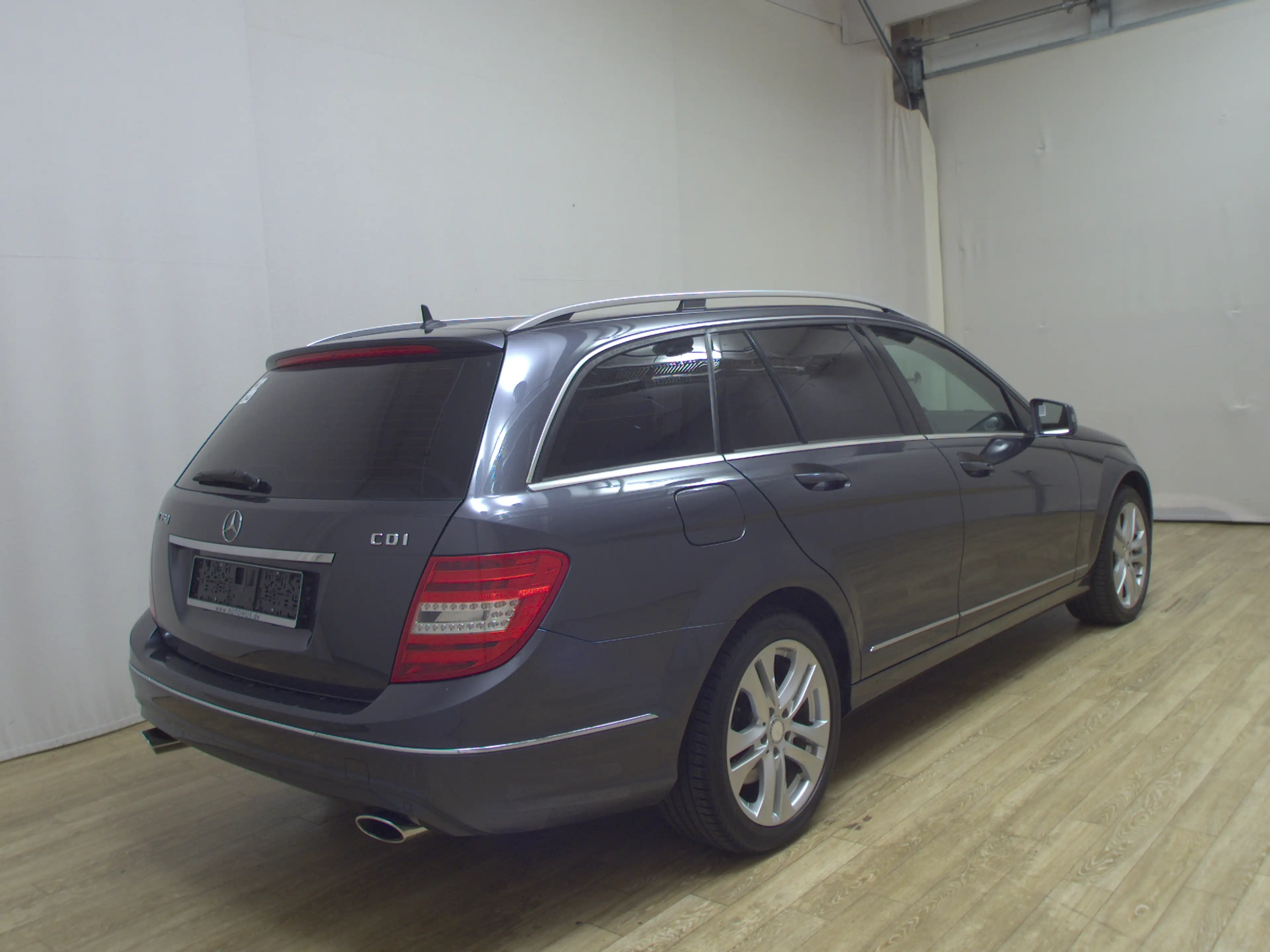 Mercedes-Benz C 350 C 350 T CDI Avantgarde Navi Xenon HU 04/27 — photo 4