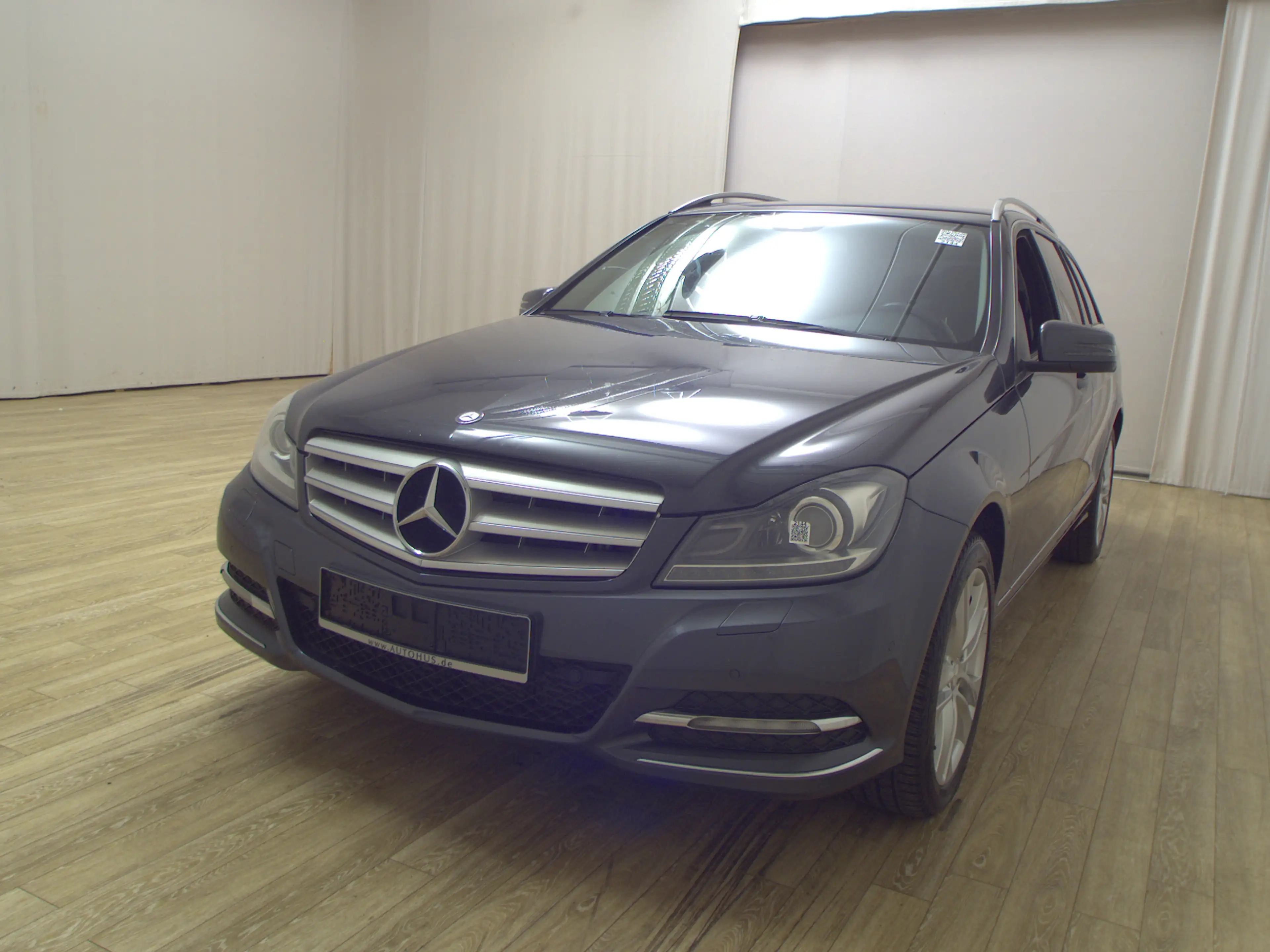 Mercedes-Benz C 350 C 350 T CDI Avantgarde Navi Xenon HU 04/27 — photo 2