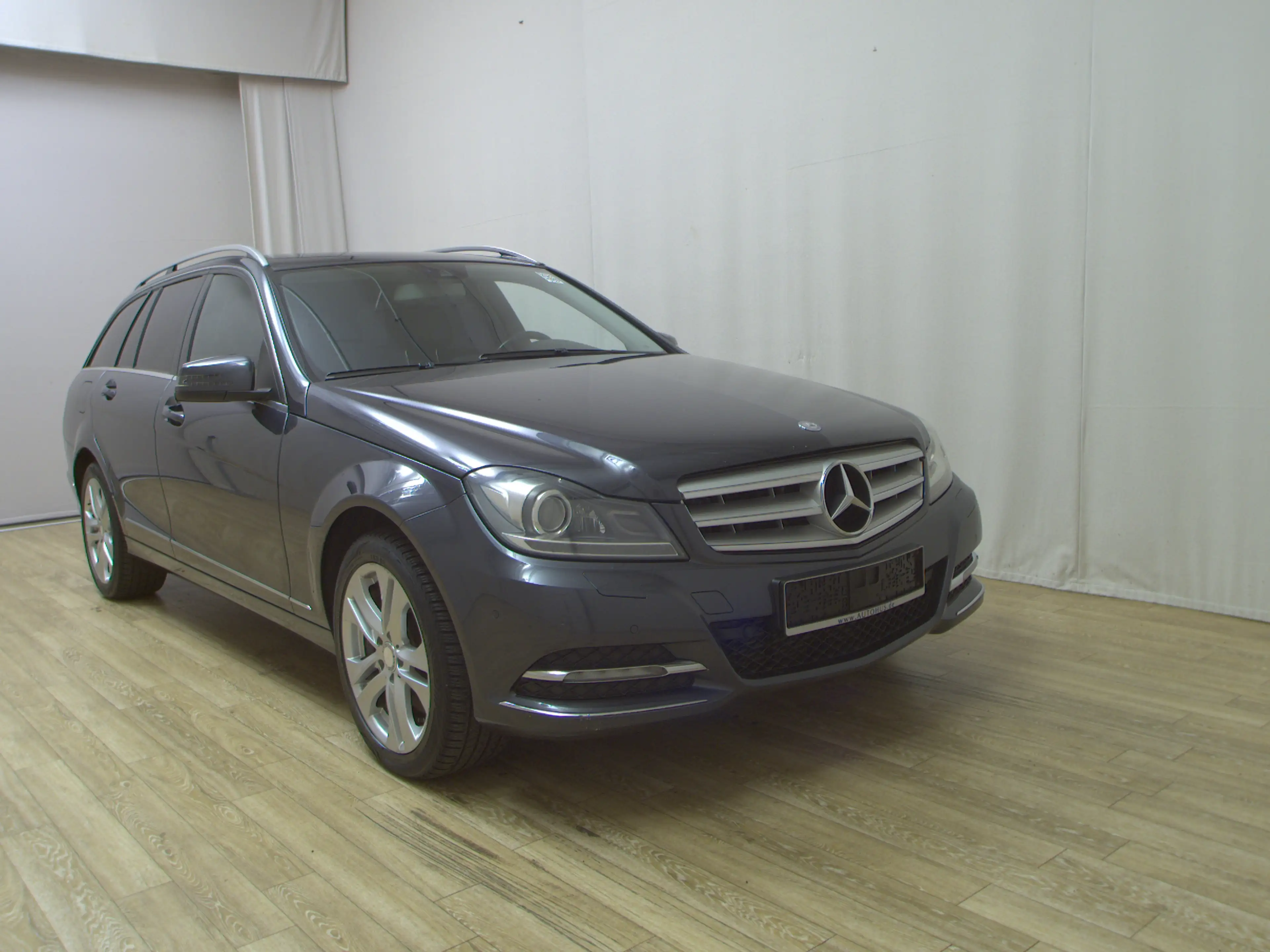 Mercedes-Benz C 350 C 350 T CDI Avantgarde Navi Xenon HU 04/27 — photo 3