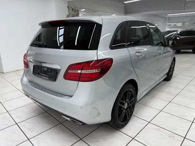 Mercedes-Benz B-Class view 3