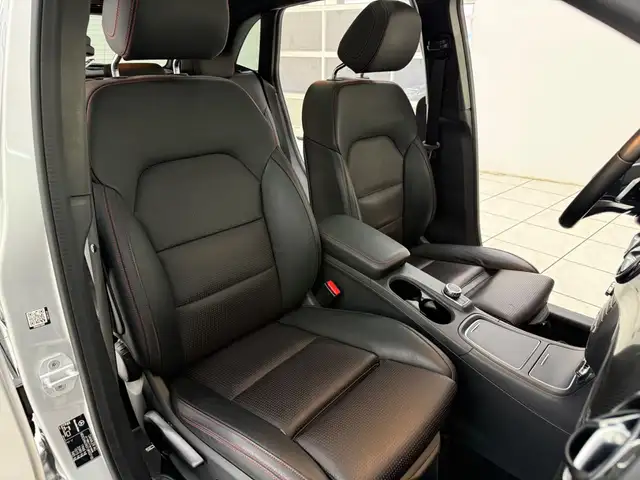 Mercedes-Benz B-Class view 12