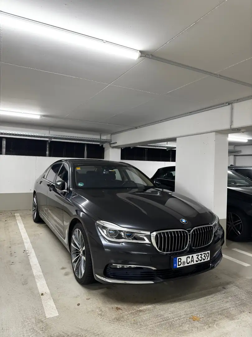 BMW 730 730Ld xDrive Grau - 2