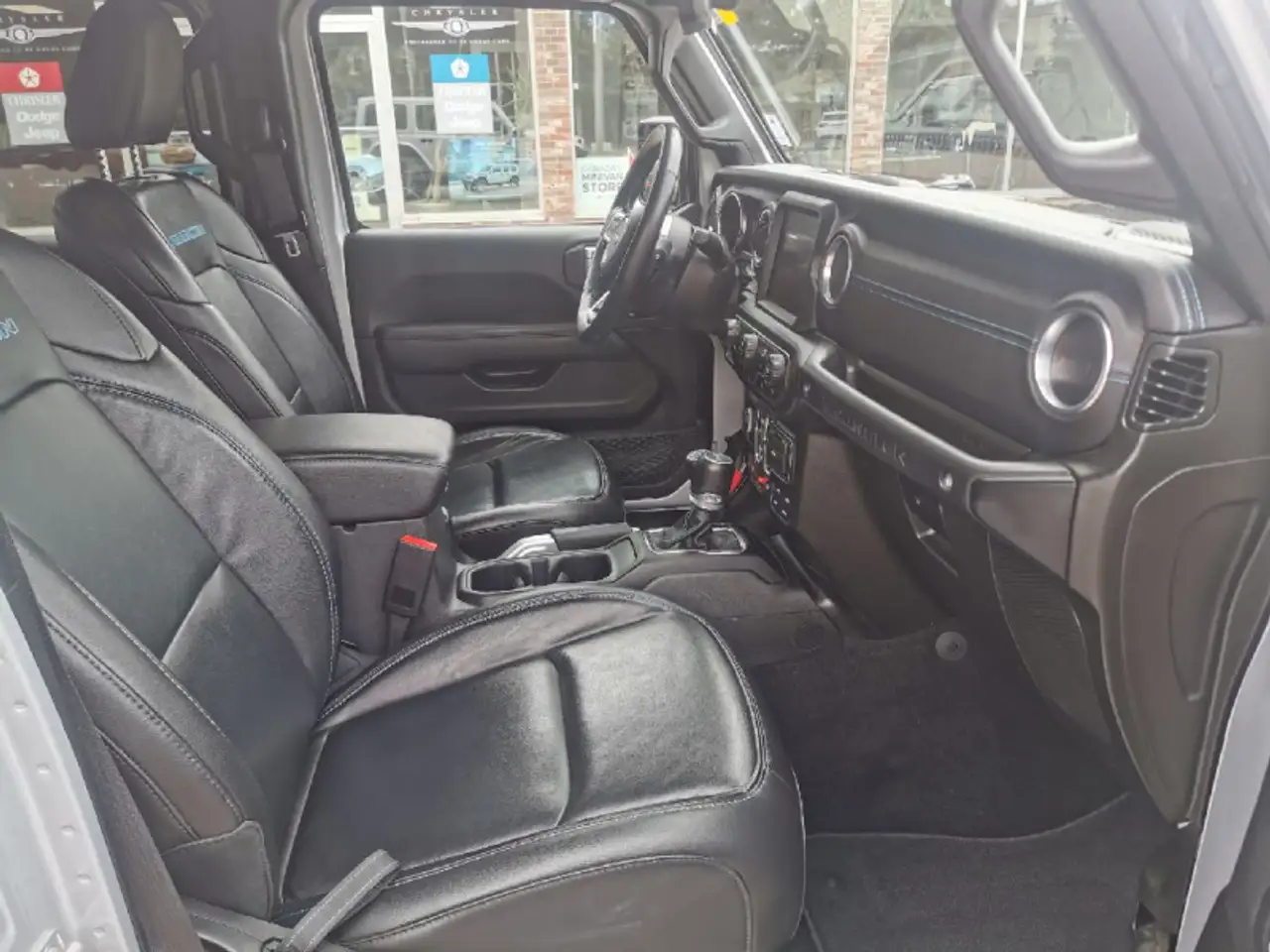 Jeep Wrangler photo Jeep Wrangler