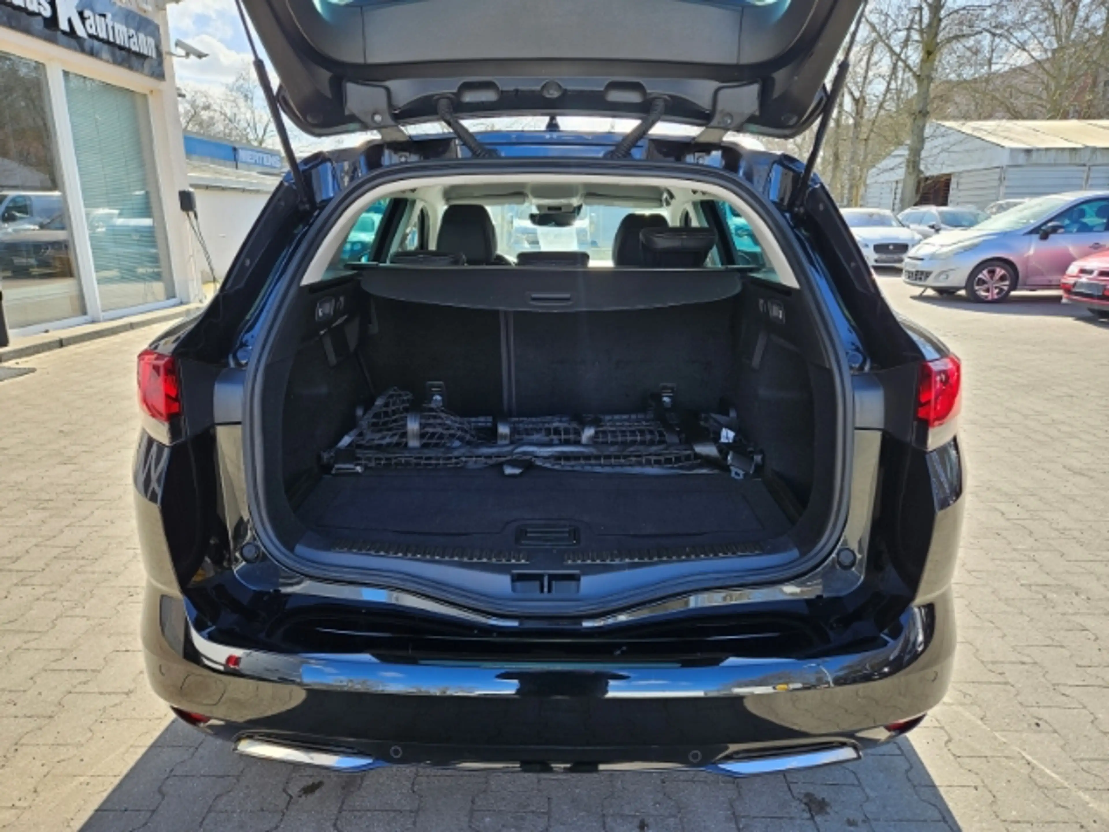 Renault Megane IV Grandtour Intens 1.3 TCe 140 EDC EU6d — photo 14