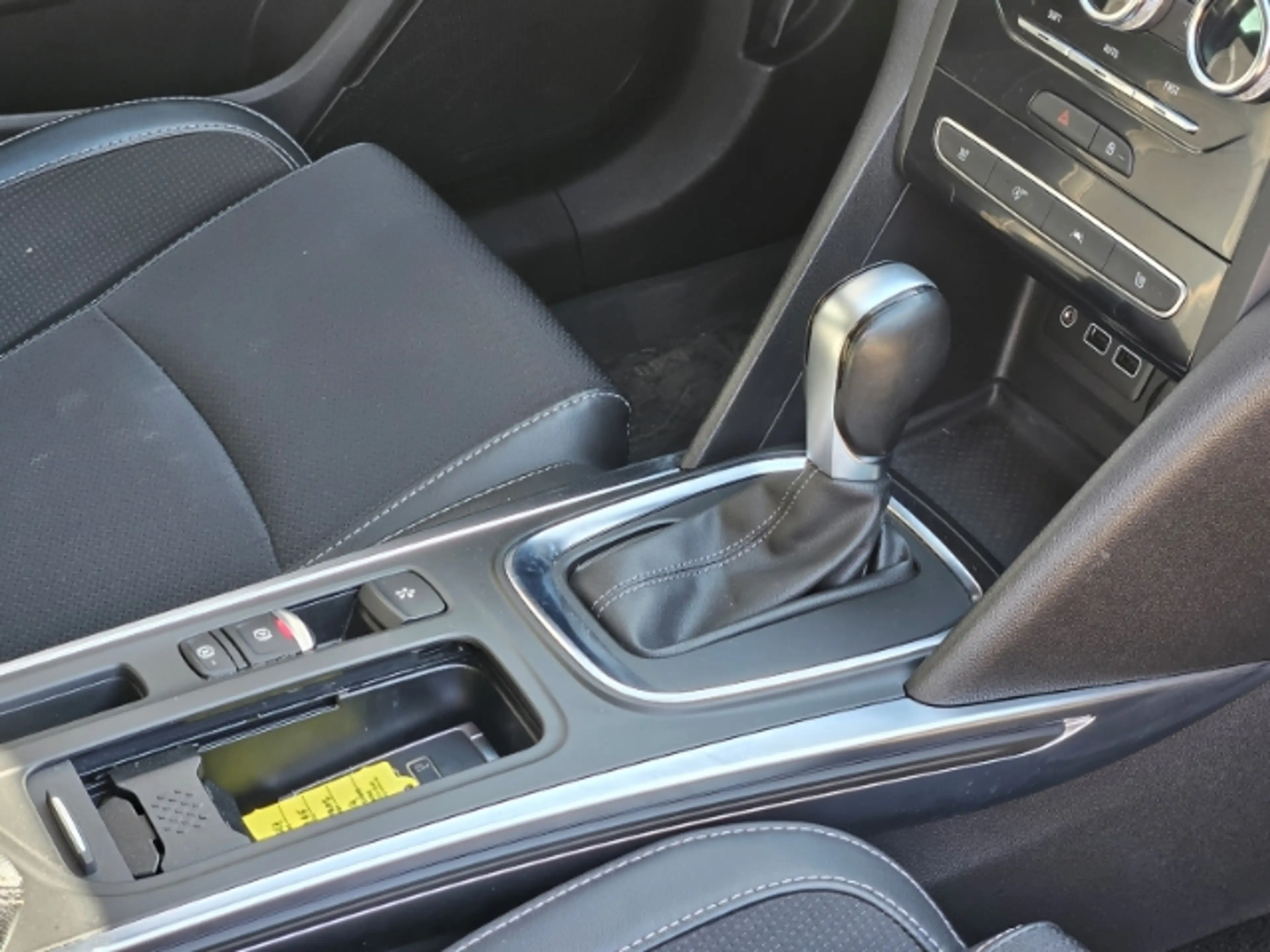 Renault Megane IV Grandtour Intens 1.3 TCe 140 EDC EU6d — photo 10