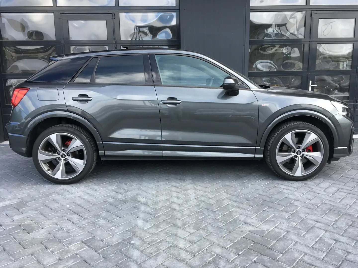 Audi Q2 35 TFSI S-line Black Audi fabr.gar. 08-2028 Grijs - 2