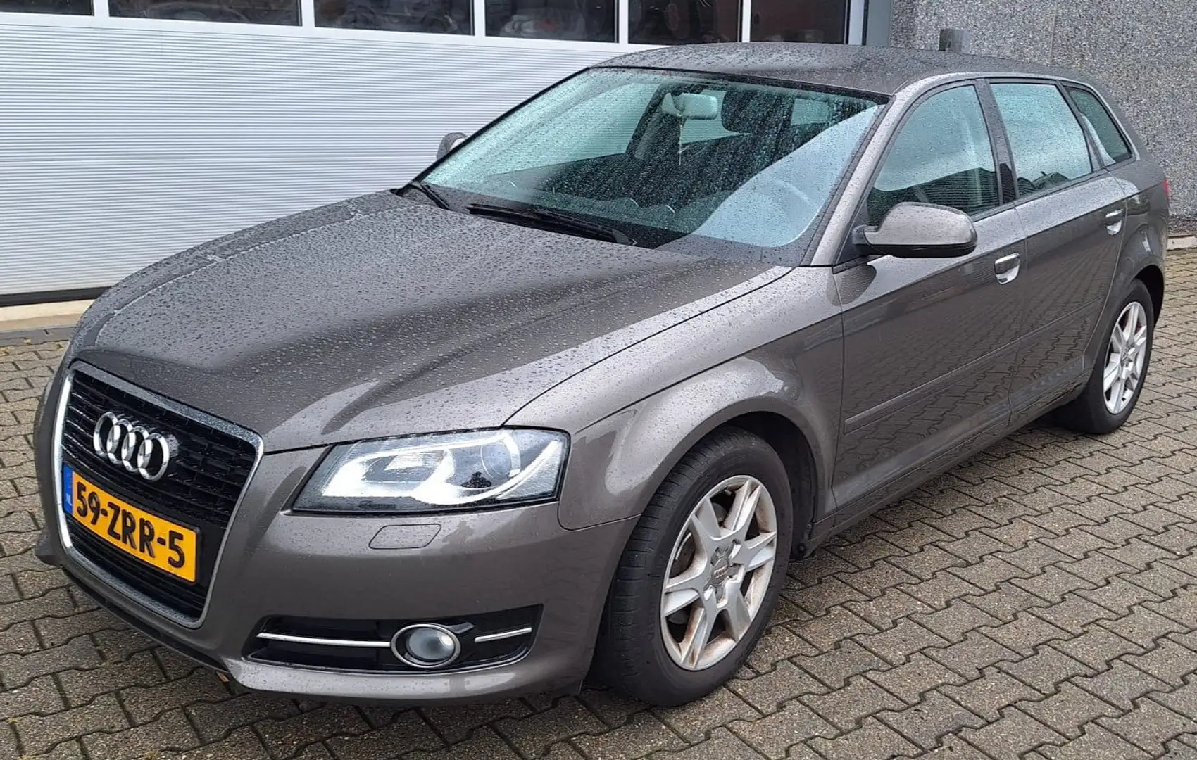 Audi A3 A3 1.2 TFSI Attr. Advanced Grijs - 1