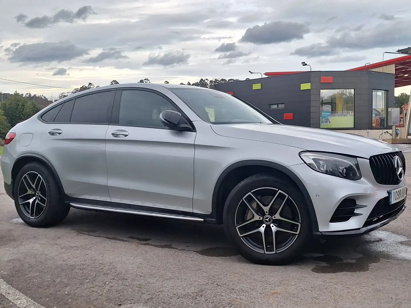 Mercedes-Benz GLC 250 GLC Coupé 250d 4Matic Aut. Plateado - 2