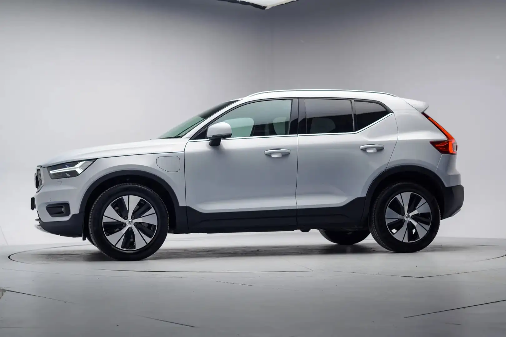 Volvo XC40 T4 Recharge Inscription Aut. [ Leder Stoelverwarmi Grigio - 2